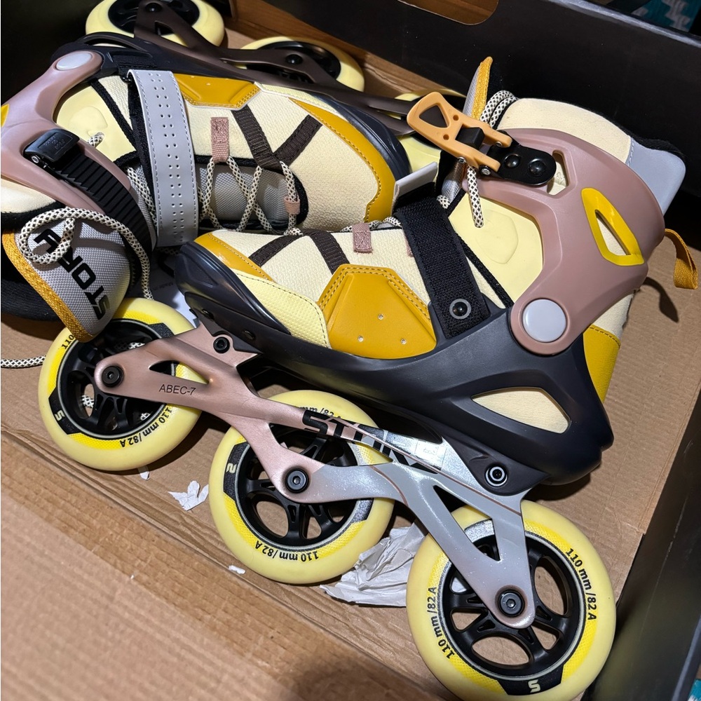 • STORY yellow roller blades • - Picture 4 of 6